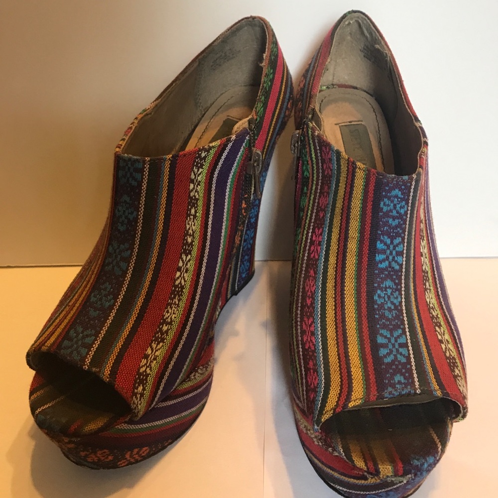 Steve Madden Rylan Tribal Print Wedges